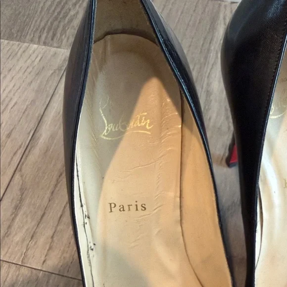 Christian Louboutin Classic Black Simple Stiletto Heels - Picture 3 of 9